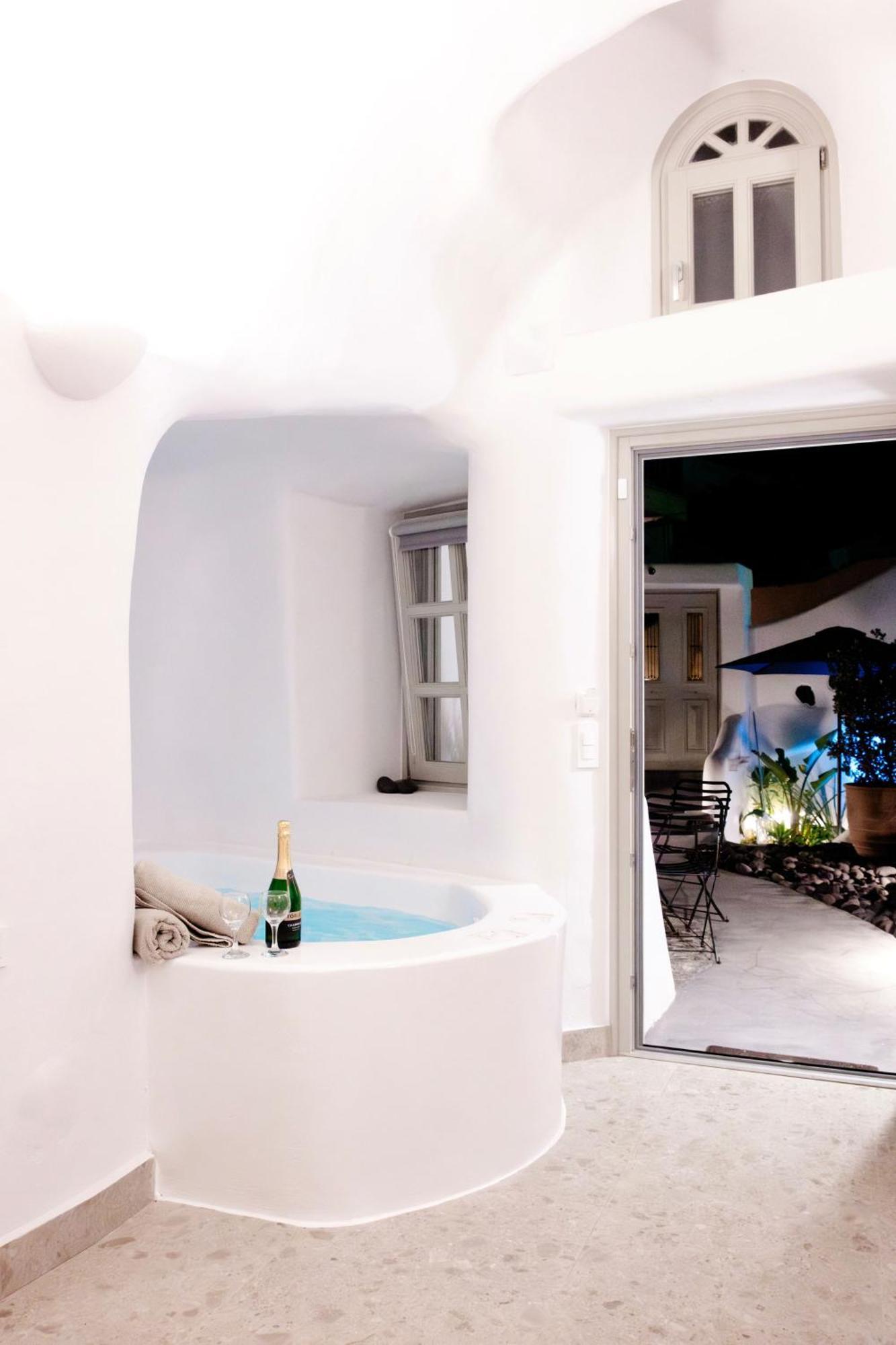 Niso Cave Suites Megalochori  Exterior photo