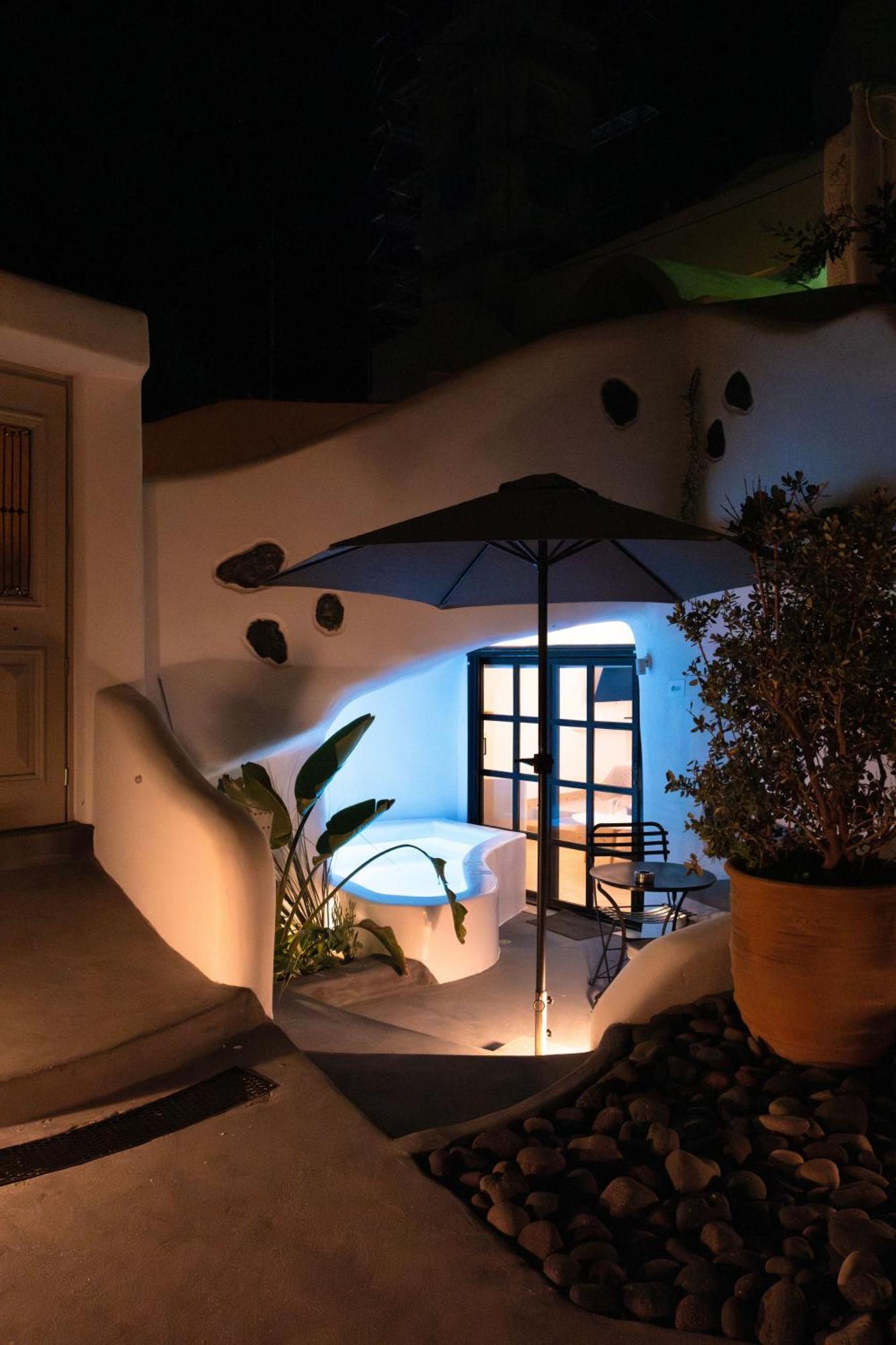 Niso Cave Suites Megalochori  Exterior photo